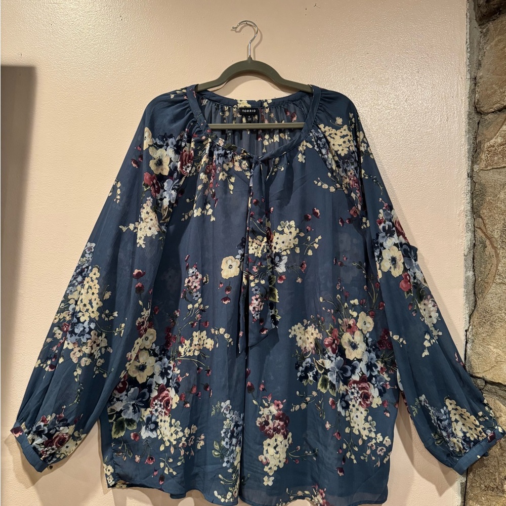 Torrid Blue Floral Blouse Tie Neck Long Sleeve Lightweight Size 4 (4X)